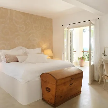 Hotel Purple Apricot