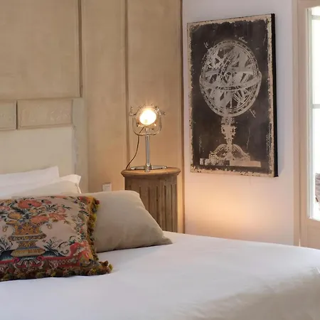 Hotel Purple Apricot